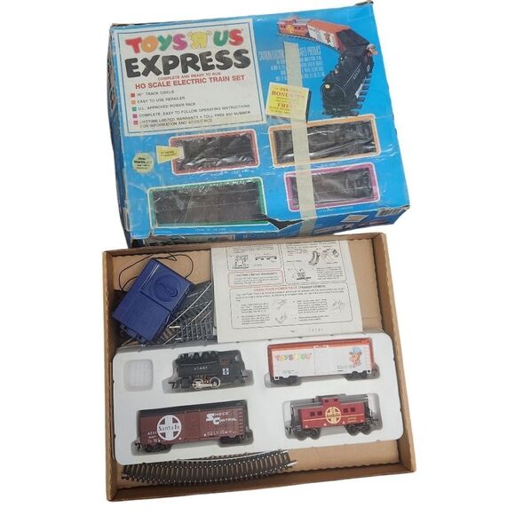 VINTAGE 1990’s Toys R Us Express HO Scale Electric Train Set - Picture 9 of 11